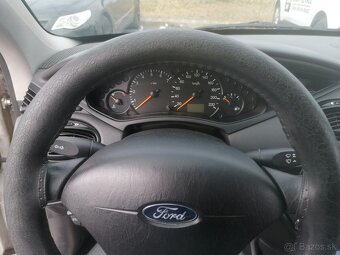 Ford Focus sedan 1.8i - 9