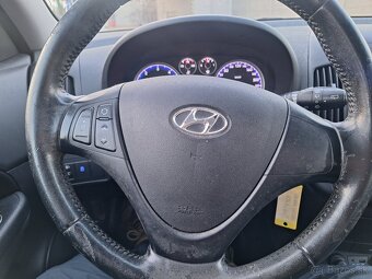 HYUNDAI I30 1,6 CRDI ROK 2012 - 9