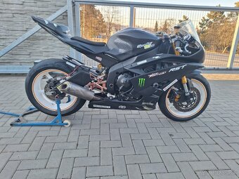 Yamaha yzf R6 - 9