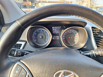 Hyundai i30SW 1,6 DOHC 2015 - 9