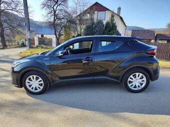 Toyota C-HR 1.8 Hybrid E-CVT rok 2021 - 9