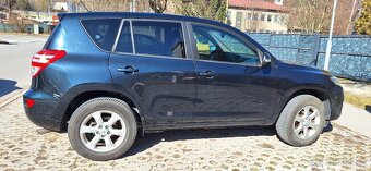 Toyota RAV4 2011 - 9