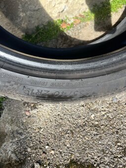 Letné pneu 235/40 r19 - 9