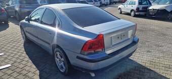 Lacno rozpredám Volvo S60 2001-2010 na náhradné diely - 9