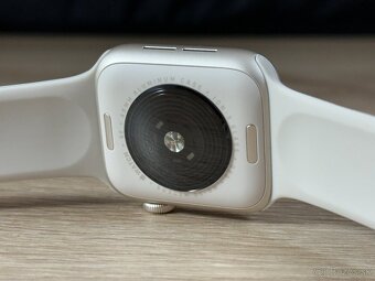 NOVÉ Apple Watch SE 40mm GPS Starlight Aluminium - 9