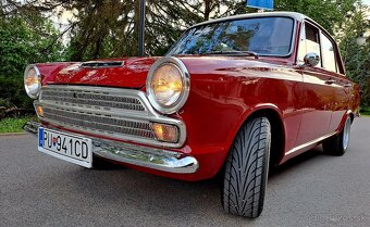 Predám FORD CORTINA - 9