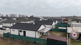 Krásny 4 izbový RD bungalov 92,26 m2 na pozemku 495 m2, Sene - 9