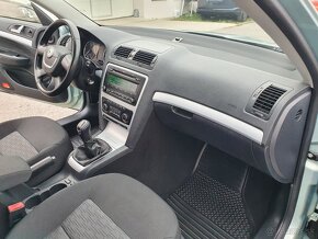 ŠKODA OCTAVIA COMBI 1.6 TDI 77KW ELEGANCE - 9