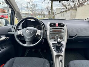 Toyota Auris 1,6b 133000km - 9