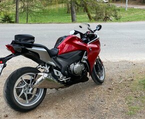 Honda VFR 1200 F - 9