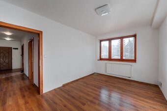 4 izbový byt s balkónom a garážou, Košice - Adlerova - 9