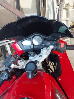 Honda VFR800 - 9