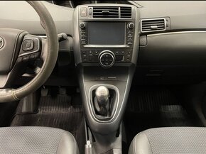 TOYOTA  VERSO  1.8 - 9