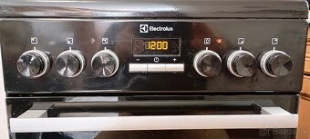 Elektricky sporak Electrolux EKC5455OK - 9