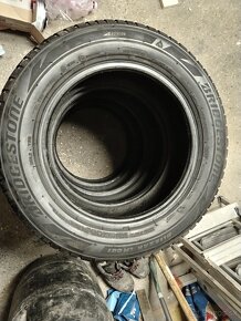 Predám zimné pneumatiky Bridgestone 185/65R15 - 9