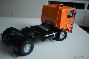 1:18 Volvo F12 Truck Deutrans year 1977 - 9