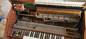 Darujem dvojmanualovy elektricky organ - varhany Viscont M50 - 9