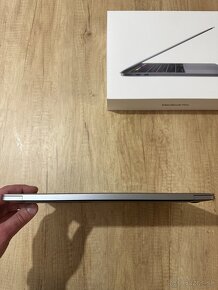 MacBook Pro 13-inch(2019 - 9