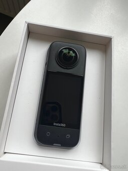 Akčná kamera Insta360 X3 s množstvom príslušenstva - 9