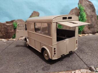 Prodám model 1:18 Citroen HY - 9