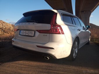 Volvo V60 D4 Momentum  A/T 2019 - 9