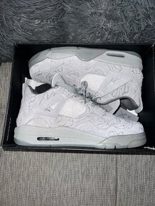 Air Jordan 4 KAWS - 9