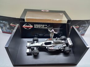 F1 MCLAREN MERCEDES MP4/17D 1.WIN RAIKKONEN MINICHAMPS 1:18 - 9