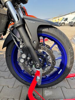 YAMAHA MT07 - 9