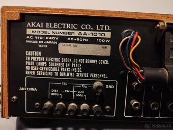 Receiver Akai - 9