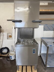 Průchozí myčka Winterhalter GS 501 + nerezové stoly - 9