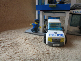 Lego City - 60047 - Policajná stanica - 849 kociek - 9