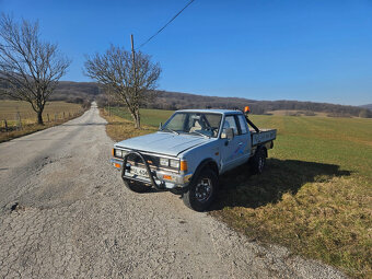 Nissan Datsun pick-up 1984  4x4 sklapač - 9