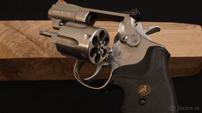 Predam kratky Smith&Wesson 357 magnum NEREZOVY - 9