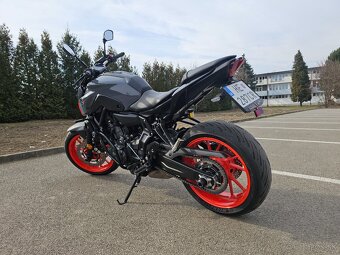 Yamaha MT 07 Akrapovič - 9