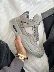 Air Jordan 4 Retro Grey "KAWS" PREMIUM - 9