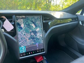 Tesla Model S 75 D - 9