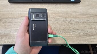 Plne funkčná staršia Nokia N8 - 9