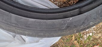 Predam letne pneu 235/45 R21 a 255/40 R21 - 9