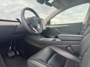 Tesla model Y long range - 9