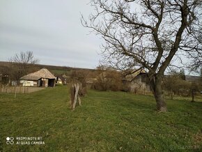 Ponúkame  na predaj pozemok s domom v k. ú. Obeckov  - 9