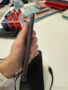 iPhone 11 čierna, 64 gb - plne funkčný + 4x 3D sklo - 9