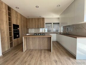 4 izb. novostavba (150 m2)  v cene 320 000€ na 679 m2 pozemk - 9