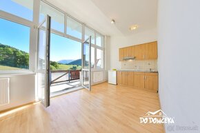 DO DOMČEKA | REZERVOVANÉ Svetlý apartmán s terasou a výhľado - 9