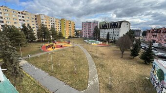 3 izbový byt s loggiou - centrum, sídlisko Východ - 9