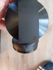 PS4 Pro 1Tb + 16 her, ovladač a chladič - 9