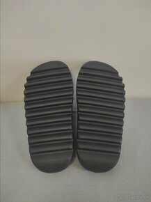 Yeezy Slides Onyx - 9