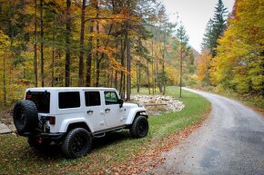 Jeep Wrangler Unlimited 3.6L V6 VVT SAHARA A/T - 9