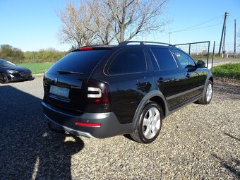 Škoda Octavia Combi 2.0 TDI 4x4 Scout - 9