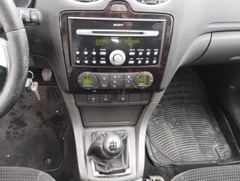 Ford Focus Kombi 2.0 TDCi Ghia - 9