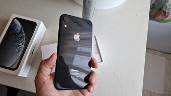 Apple iPhone XR 64GB - 9